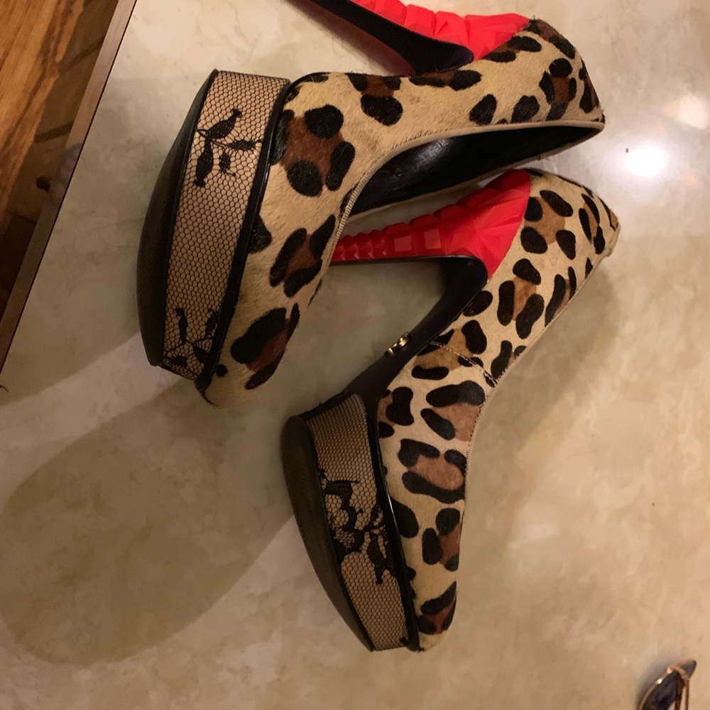 Rachel Roy Leopard print heels